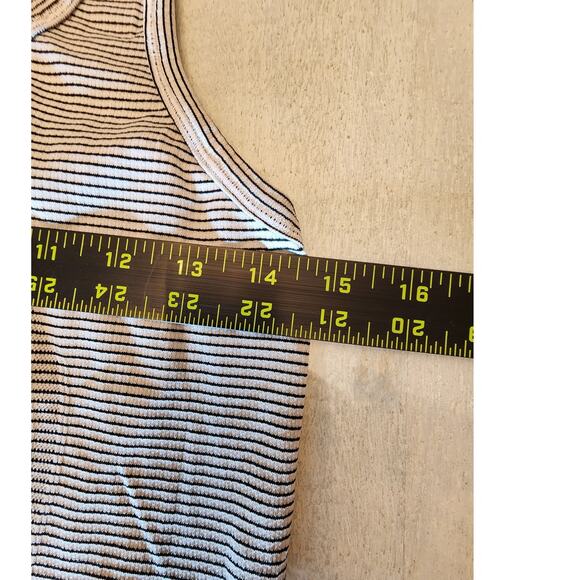 Lululemon Swiftly Tech Racerback SZ 6 Black White Stripe - Picture 8 of 9